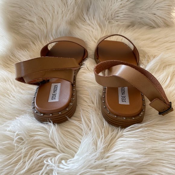 Steve Madden Deedy Flat Sandal in Tan - Picture 6 of 10
